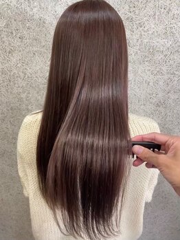 アッタニコ(atta2co)の写真/クセやうねりを解消し、艶感たっぷりの憧れストレートヘアに♪毛先まで自然な仕上がりのストレートが大人気