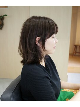 インヤン(YINYAN) 女性らしいラインのミディアムカット