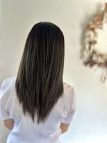 ミニィバイミラーズ(Miniy by Miroirs)&nbsp;赤味を消すカーキベージュ