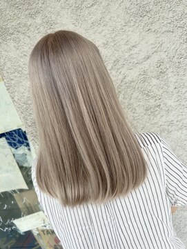 ルーム(Room304) 白髪染めを使わない白髪染め / ブリーチで白髪ぼかし / ブロンド