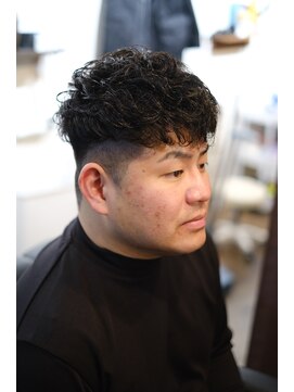 アモ(Amo) 【新富町】ツーブロックバーバーフェードパーマスタイル