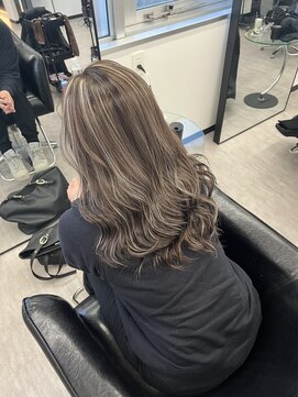 バズ サッポロ バイ フィーネ(BuzZ sapporo by Fi-Ne) ギャルギャルハイライトスタイル