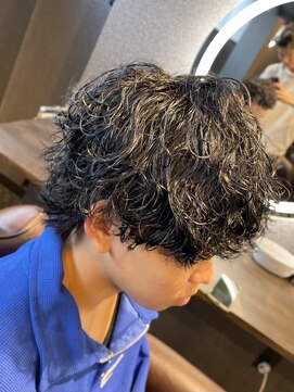 ワールドシップモトマチ(WORLD SHIP MOTOMACHI) 波巻きパーマ　波巻きスパイラル