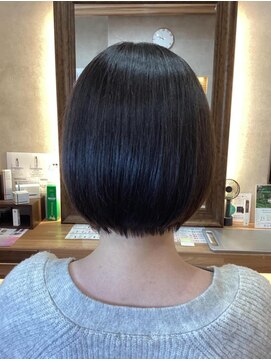 ロータス(LOTUS) 前下がり丸みボブ