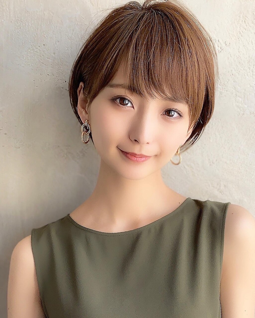 2025年夏】グレージュ ショートの髪型・ヘアアレンジ｜人気順