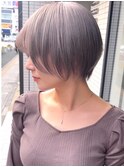 大人可愛いマッシュショートミルクティーグレージュカラー