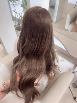 ニコラ(NICOLA) ブラウン