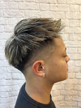 ヘアサロン 銀座マツナガ新宿店(hair salon) 周りと一味違う！ホワイトメッシュとスキンフェードで格好良く！