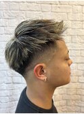 周りと一味違う!ホワイトメッシュとスキンフェードで格好良く!