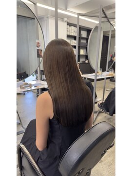 トゥエル バイ ディプティモイラ(tuelu by dipty MOILA) 自然なストレート