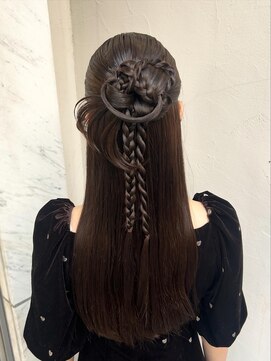 ディティカレスト(Dityca rst) ハーフアップ