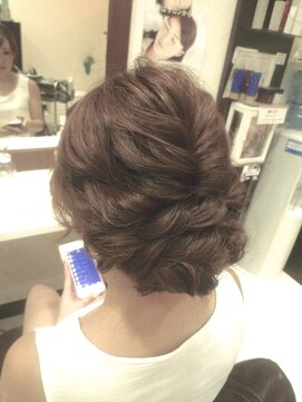 ヘアセットサロンエッジ(Edge) お食事用クルりんぱアップ