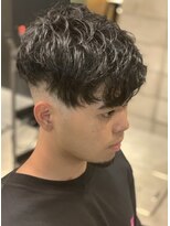 フランクスバーバーザスタンド(Frank’s barber the stand)&nbsp;ハイスキンフェード刈り上げツーブロックスペインカール