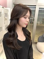 クム(kumu) 顔周りカット×くびれレイヤー.