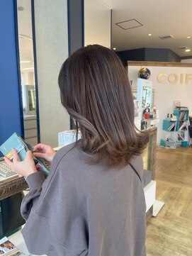 コワファースト 大分(COIFF1RST) 外はねミディアムstyleのインナーグレージュカラー