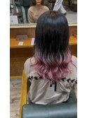 セミロングレイヤーブリーチカラーピンクグラデーションカラー