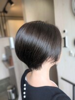 イル(iru)&nbsp;ダークトーンでも透明感たっぷりカラー×コンパクトショート