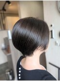ダークトーンでも透明感たっぷりカラー×コンパクトショート