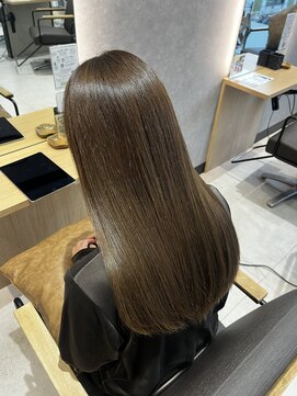 オリーブグレージュ×バイカルテ