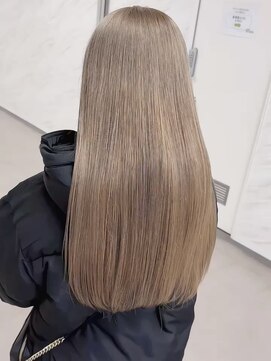 赤みを消す透明感ミルクベージュ