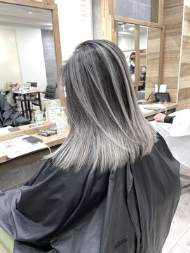 ジゼル(gisele) （小山）一回で作るホワイトバレ