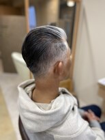 ヘアサロンアンドヘアメイクディー(hair salon hair make D)&nbsp;仙台D アップバング×刈り上げショート 白髪活かすフェイドstyle