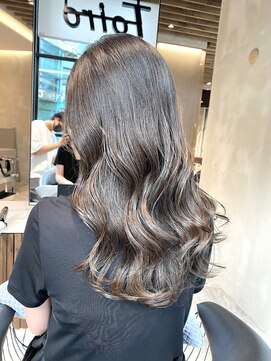 トイロ 新宿(Toiro) リバース仕上げ抜け感グレージュ☆アディクシーカラー