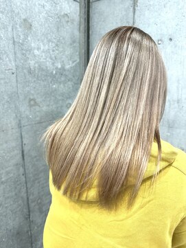 シャワー(SHOWER) ブリーチダブルカラーミルクティーベージュレイヤーカット