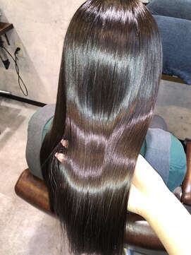 エスト(est) 髪質改善美髪黒髪ストレート【縮毛矯正/新宿西口/M3D】