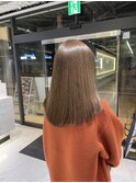 オリーブベージュ