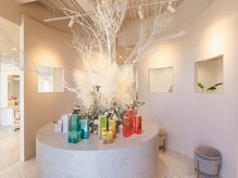 ミューズ ウヌマ(MU-SE UNUMA)の雰囲気（柔らかな自然な光が入る店内。人気の【オージュア】取扱店です。）