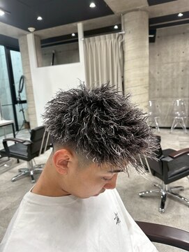 イーラ(era) ジェットモヒカンパーマ/メンズ/刈り上げ/眉毛/ツイスト