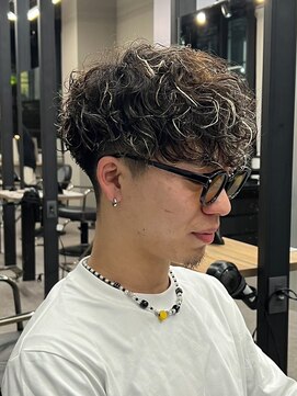 エルマーク 渋谷(L-MARK) スペインカールスパイラルパーマツイストパーマフェード短髪