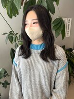 シー(The She's)&nbsp;【黒髪・地毛風】ツヤ感美髪トリートメント×ミディアムレイヤー