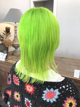 デヴェロペ(Devellope.) 【Devellope.】千葉担当 ミディアム ブリーチ ネオングリーン