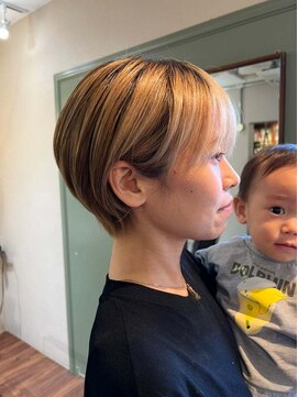 ヨナサン(Yona Saint) 襟足ズババッバッサリショートボブ。