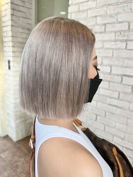 アジリ(agili) 切りっぱなしボブ ハイトーン