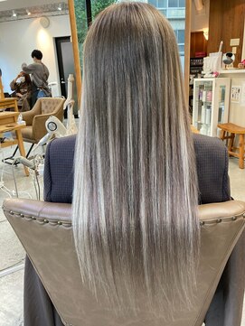 フツーロ 栄(FUTURO) ハイライトスタイル