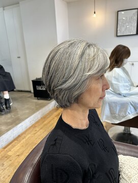 ルッツ(Lutz. hair design) グレイヘアーハイライト[犬山良慈]