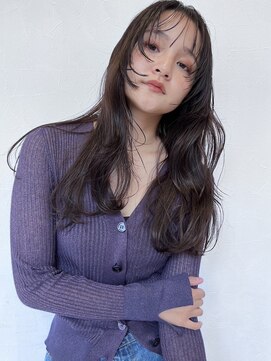 ロエム(Loem) ロングレイヤー顔まわり小顔前髪あり暗髪グレー20代30代