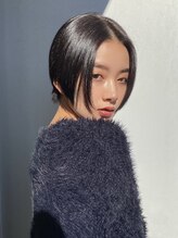 エアー 青山(AIR) 前下がりセンターパートショートカットショートボブ