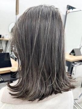 ルアナ(Luana.) ◇白髪をデザインにカッコ可愛くぼかすコントラストハイライト◇