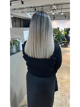 メリー オオサカ(Merly Osaka) ホワイトグレーバレイヤージュ