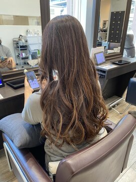 ヴィサージュクオン(VISAGE Quon) 毛先中心のワンカール＋中間巻きでふんわり感UP