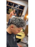 ホワイトメッシュパーマ　フェード　ツイスト 