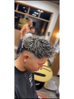 ジェネシス 本店(genesis)&nbsp;ホワイトメッシュパーマ　フェード　ツイスト