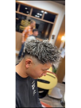 ジェネシス 本店(genesis) ホワイトメッシュパーマ フェード ツイスト