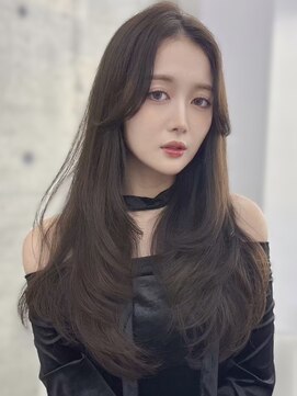 リアンバイアリュール(Lian by Allure) レイヤーカットハッシュカットバタフライカットブリーチ髪質改善