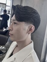 ガズル ハラジュク(GUZZLE HARAJUKU)&nbsp;テーパーフェード×かき上げセンターパート　ビジネススーツ就活