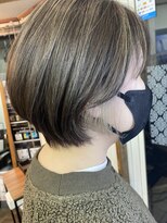ピックアップ(Pick UP)&nbsp;白髪ぼかしハイライト/イヤリングカラー/ショートボブ/20代30代